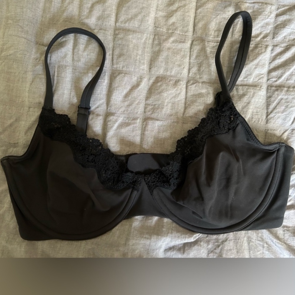 SKIMS Black Lace-Trim Underwire Bra